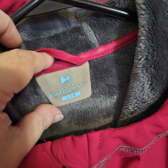 WINDRIVER (Mark's) Red Hooded Water-resistant Jacket Large - Picture 3 of 5